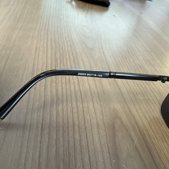 Louis Vuitton Sunglasses - Picture 3 of 6